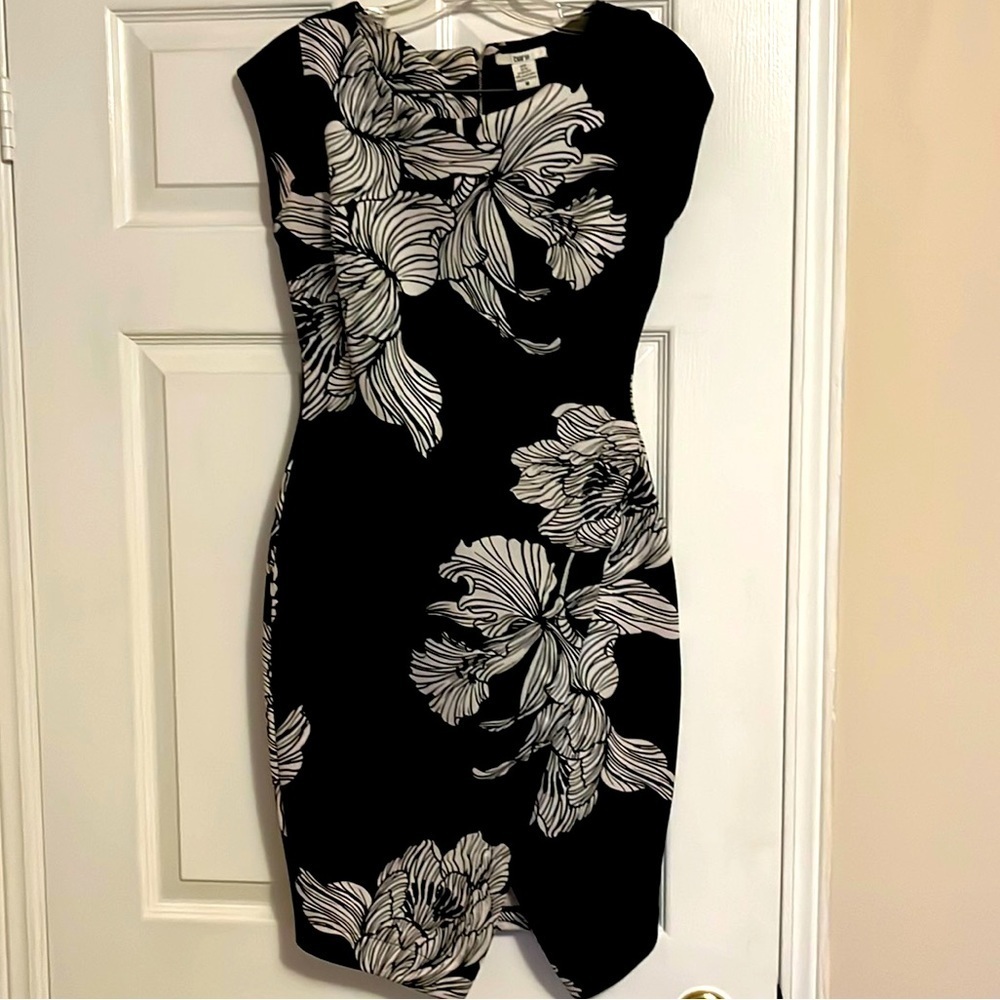 2/20 Women’s Medium Dress Black and white design - Picture 1 of 7